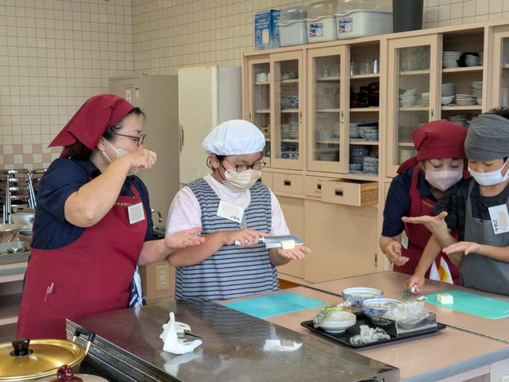 豆腐の手のひら切り