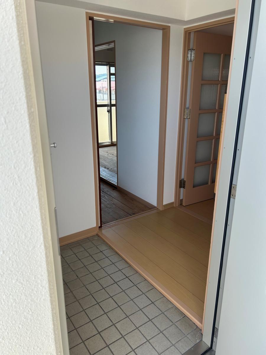 玄関中