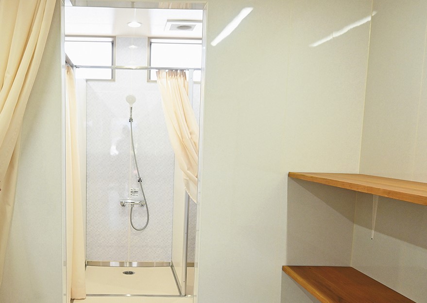 シャワー室