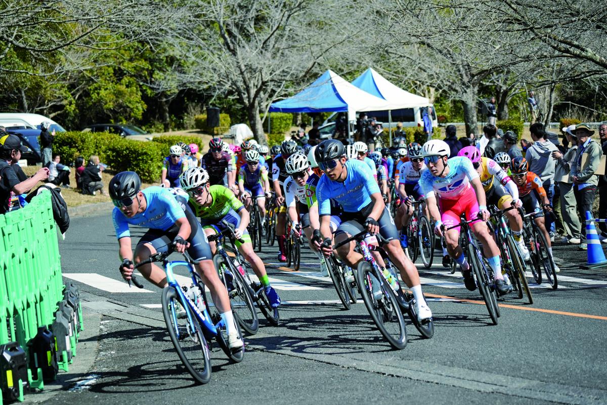 プロのサイクリングチームが激戦を展開1