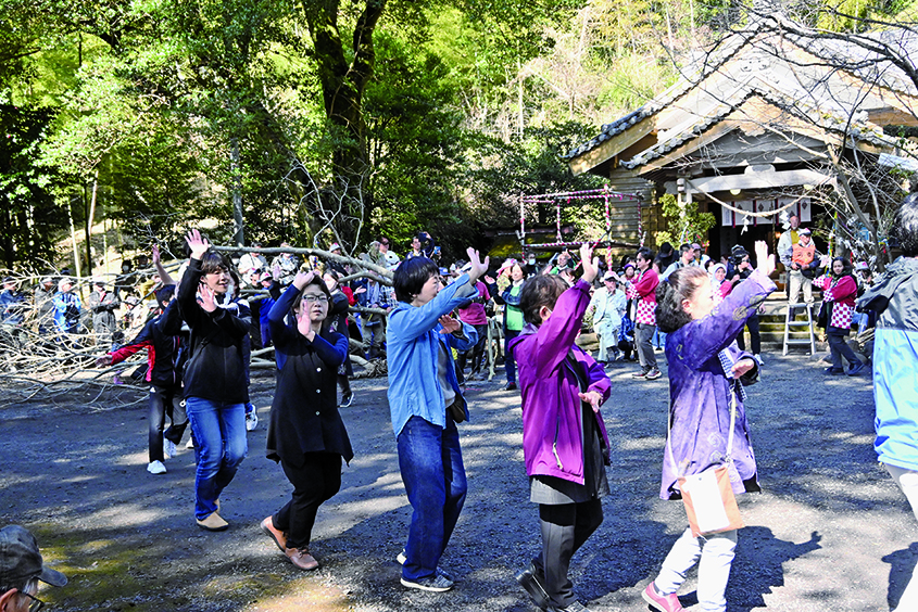 意地のぶつけ合い、共に五穀豊穣と無病息災を願う2