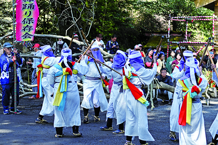 意地のぶつけ合い、共に五穀豊穣と無病息災を願う3