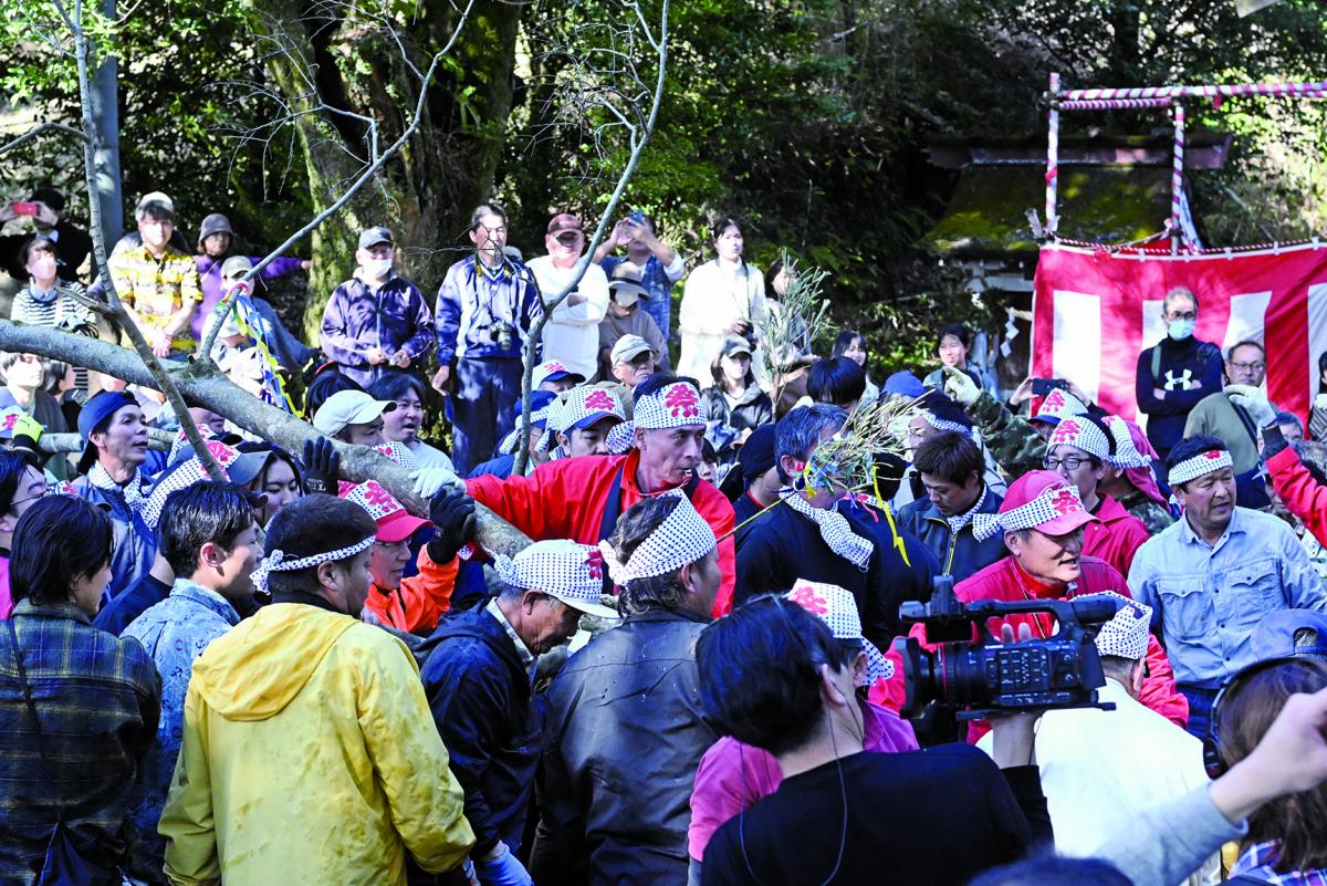 意地のぶつけ合い、共に五穀豊穣と無病息災を願う1