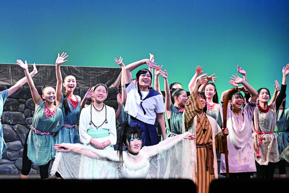 洗練された演技と音楽で会場中を魅了2