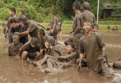 豊作と進路決定を願ってドロンコ祭り