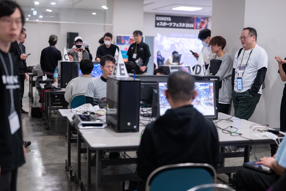 eスポーツで会場が熱気に包まれる