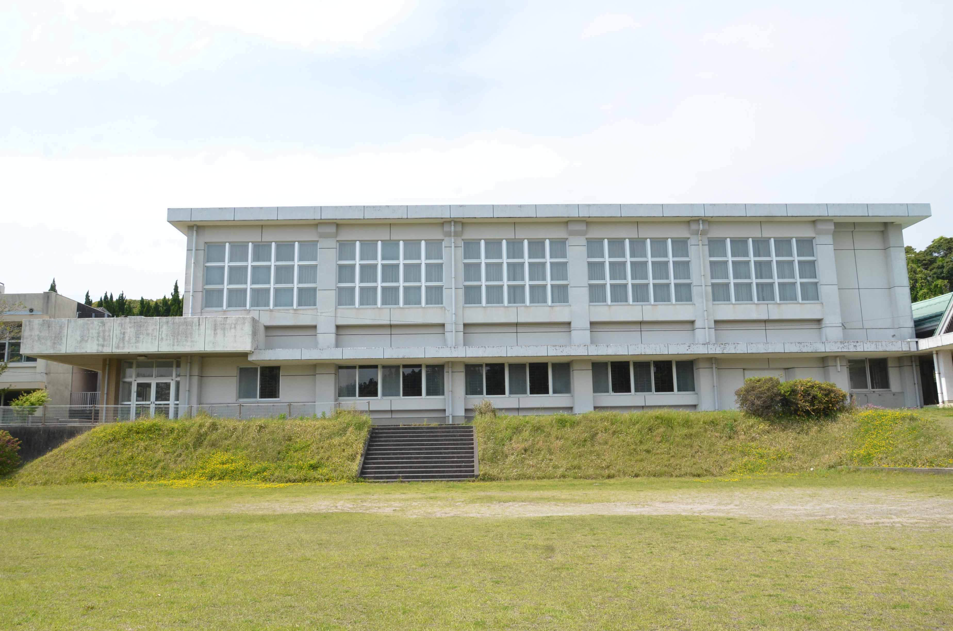 旧高須中学校体育館