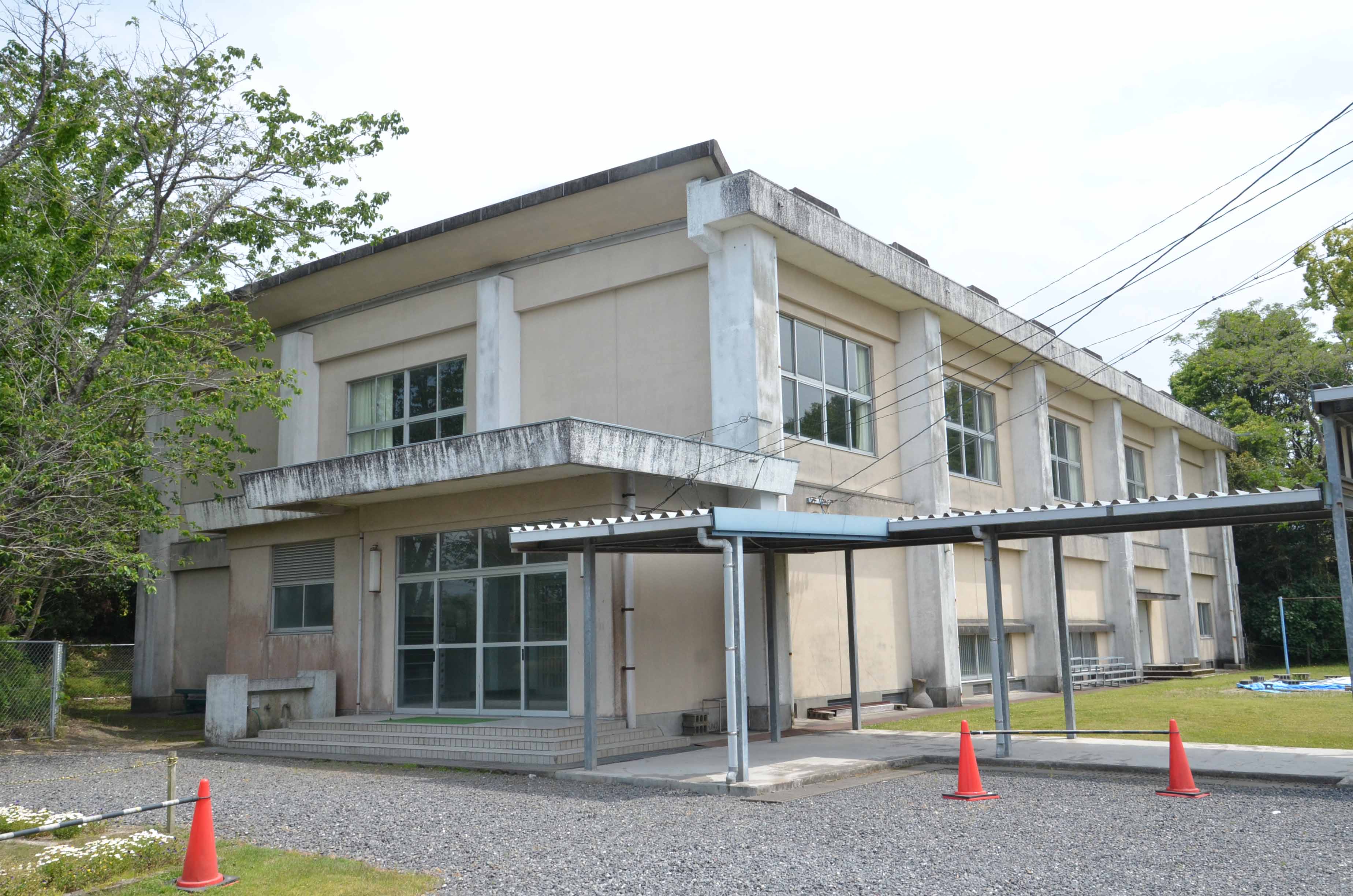 西俣小学校体育館