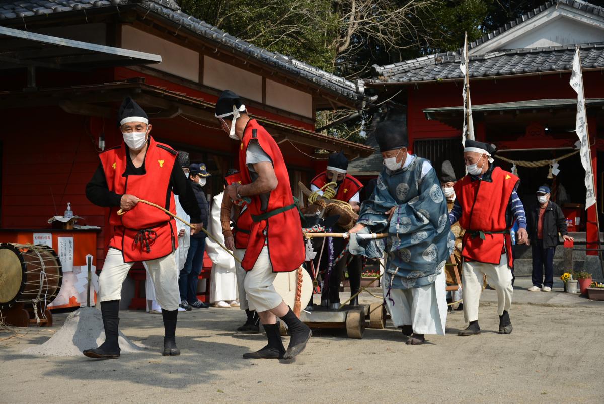 豊作を祈願田崎で伝統行事1