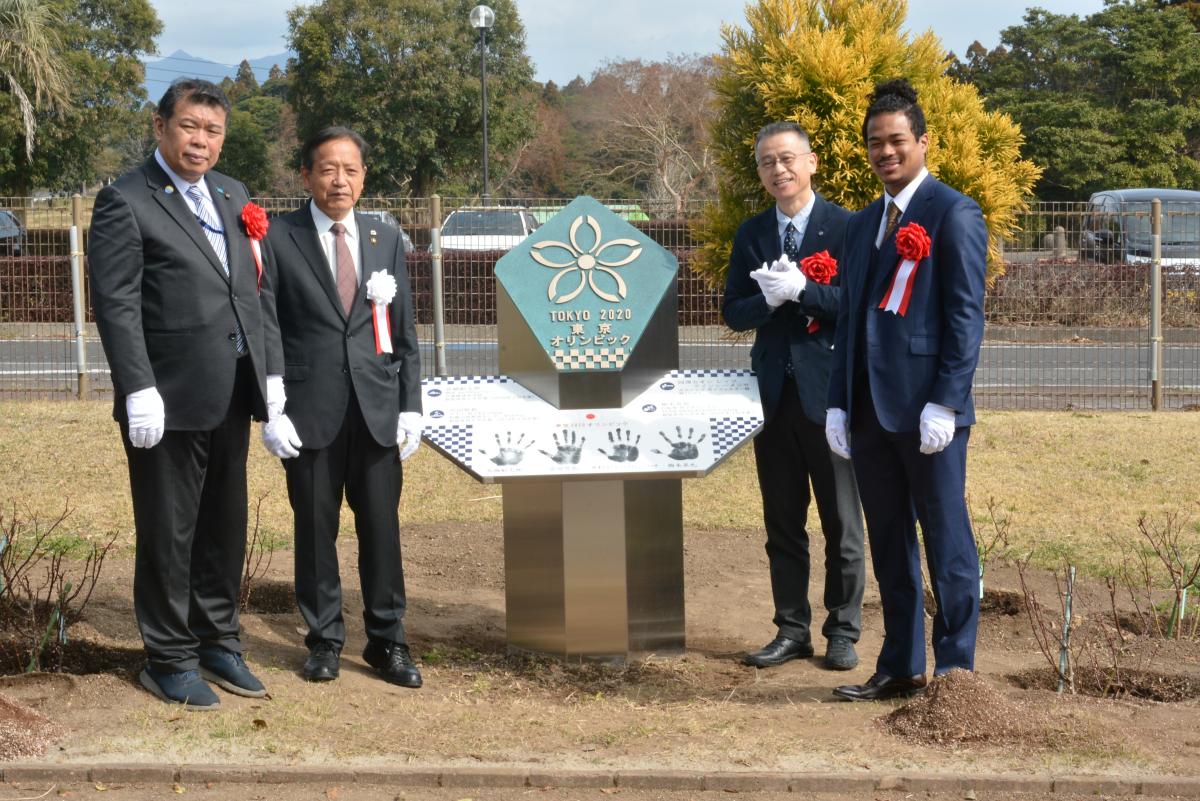 東京オリンピック出場記念モニュメント除幕式