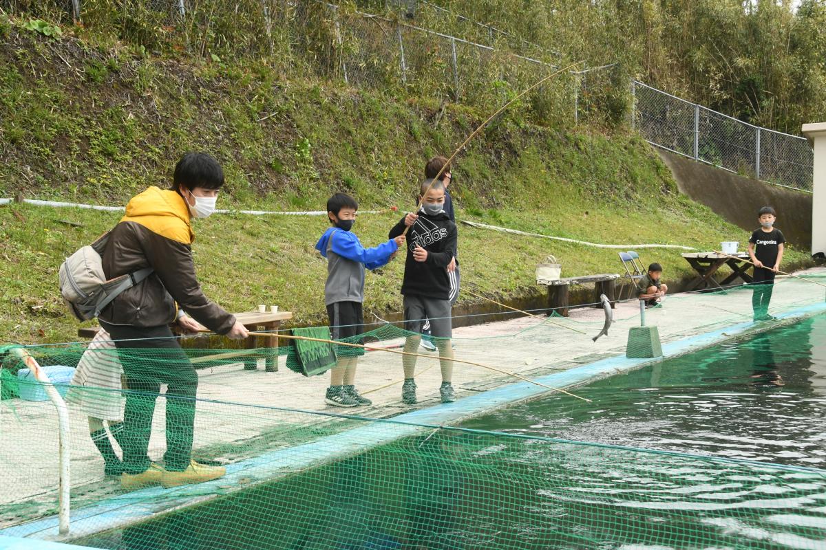 ニジマス釣り