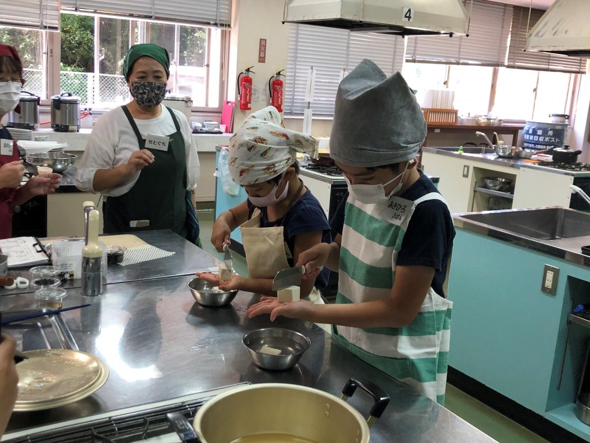 豆腐の手のひら切り