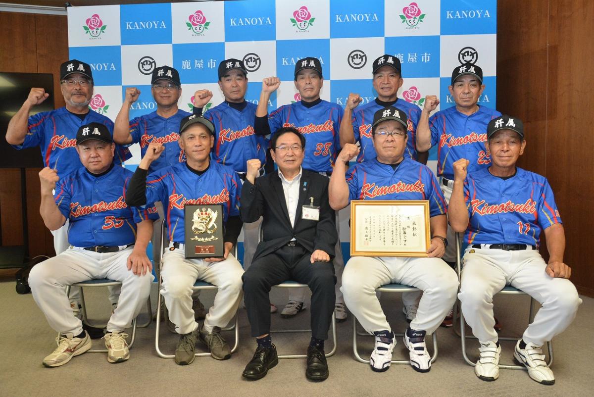 全日本シニアソフトボール選手権鹿児島県予選で肝属シニアが優勝
