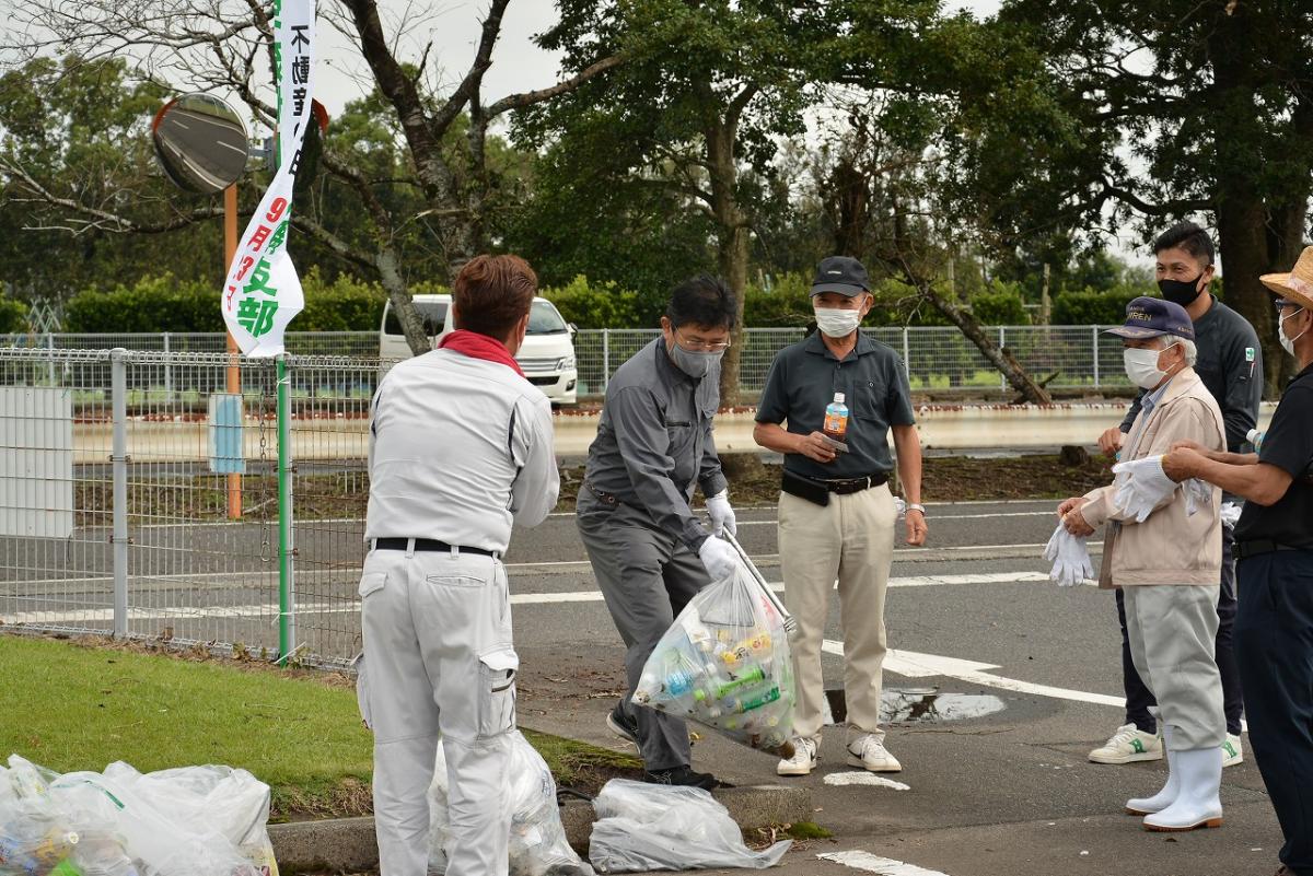 宅建協会大隅支部によるボランティア(2)