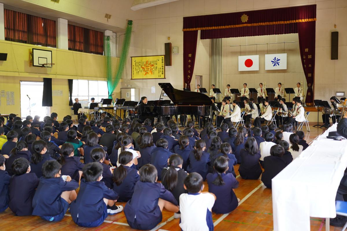 笠野原小創立150周年記念にグランドピアノ贈呈(2)