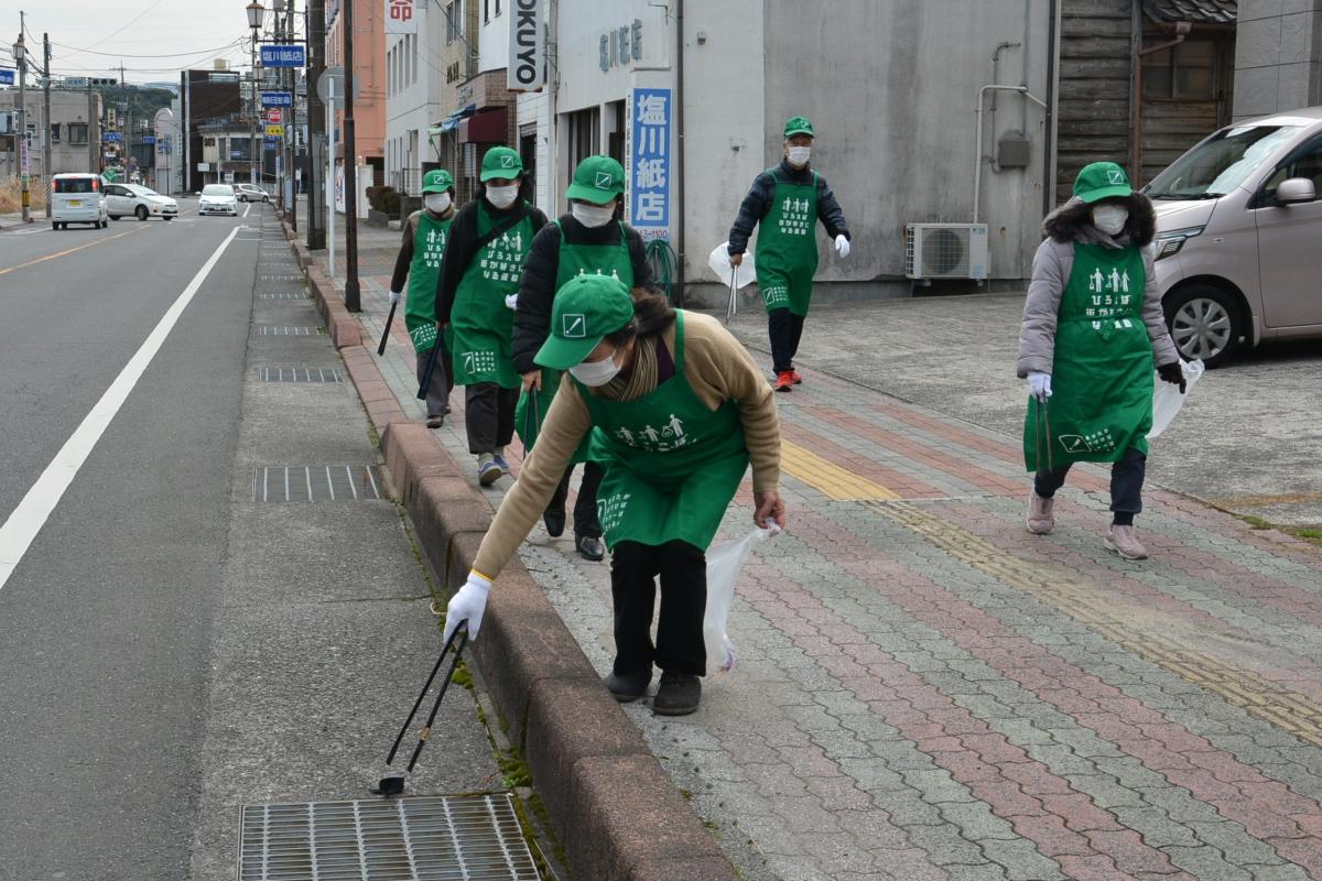 鹿屋たばこ販売協同組合鹿屋地区による清掃作業(2)